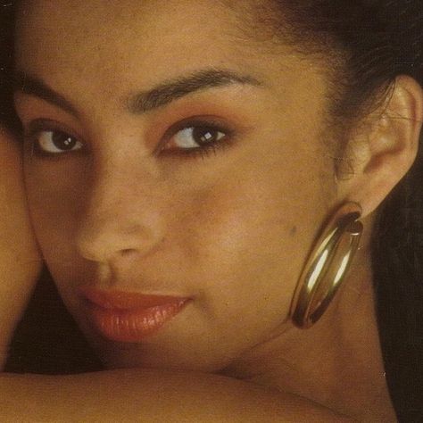 Sade Adu Outfits, Sade Adu Quotes Song Lyrics, Sade Adu Aesthetic, Sade Girl Aesthetic, Sade Aesthetic, Photo Inspo Aesthetic, Sade Adu, Oh My Goddess, Diamond Life