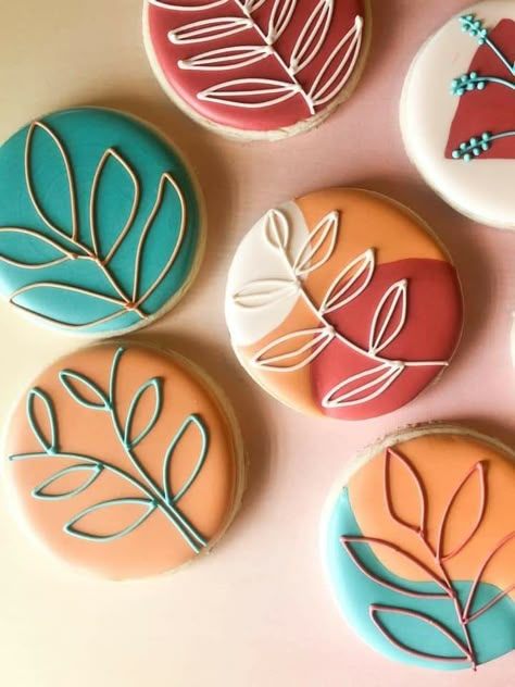 Cookie Royal Icing, Flooding Cookies, Royal Iced Cookies, Sugar Cookie Royal Icing, Cookie Decorations, Sugar Cookie Ideas, Iced Sugar Cookies, Thanksgiving Cookies, Cookies Sugar