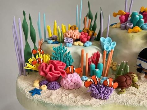 Underwater Cake Ideas, Mermaid Diorama, Ocean Clay Ideas, Fondant Coral, Sea Centerpieces, Scuba Cake, Coral Craft, Shoebox Float, Aquarium Cake