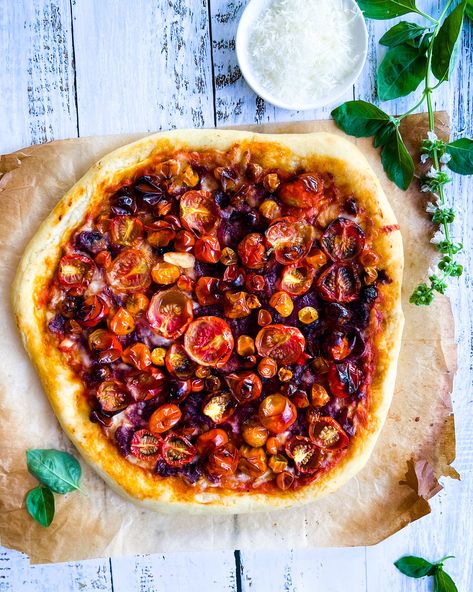 This roasted balsamic cherry tomato pizza with caramelized red onion paste bursts with flavor! This summer pizza will blow your mind! Cherry Tomato Pizza Sauce, Cherry Tomato Pizza, Onion Paste, Balsamic Cherries, Summer Pizza, Caprese Pizza, Tomato Pizza Sauce, Tomato Pizza, Prosciutto Pizza