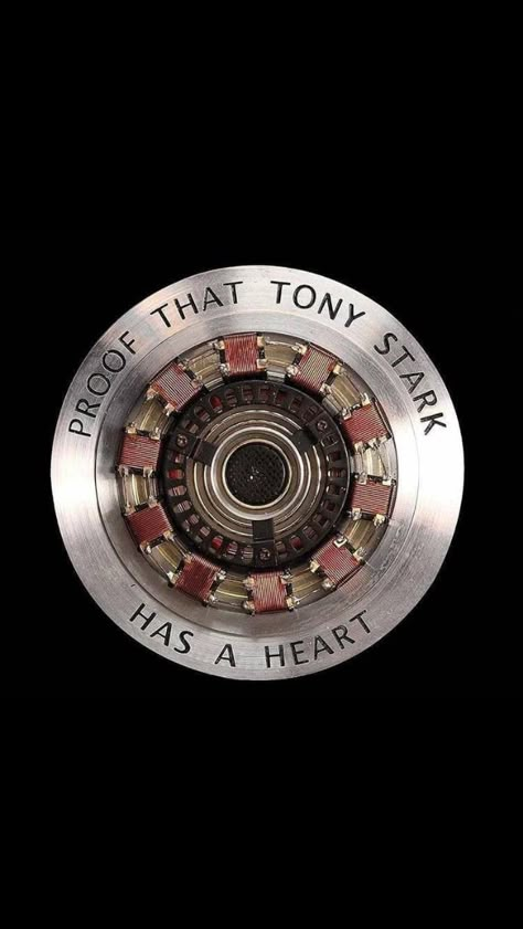 Prueba de que Tony Stark tiene corazón ❤️. RIP Tony Stark.... 😢😭 Tony Stark Has A Heart, Iron Man Wallpaper, Iron Man Avengers, Marvel Wallpapers, Univers Marvel, Heart Iphone Wallpaper, Avengers Wallpaper, Whatsapp Wallpaper, Marvel Iron Man