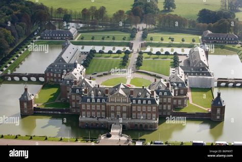 Download this stock image: Nordkirchen castle, Germany - B6PWXT from Alamy's library of millions of high resolution stock photos, illustrations and vectors. Castle Germany, Air Photo, Germany Castles, Palace Garden, North Rhine Westphalia, Castle Garden, Aerial Photo, Birds Eye View, Birds Eye