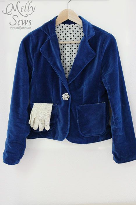 Learn how to create a womens blazer pattern to sew; tutorial includes a free pattern Blazer Sewing Pattern, Blazer Sewing, Blue Velvet Blazer, Tulle Skirt Tutorial, Pattern Free Sewing, Melly Sews, Blazer Pattern, Diy Jacket, Rose T Shirt