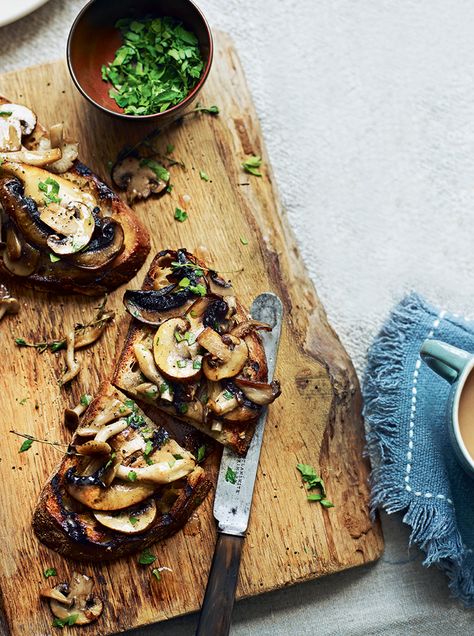 Garlic mushrooms on toast – a quick, easy and full-flavoured brunch or lunch recipe. Mushrooms On Toast, Bacon Eggs Breakfast, Mushroom Toast, Lazy Weekend, Garlic Mushrooms, Easy Brunch, On Toast, Brunch Ideas, Weekend Brunch