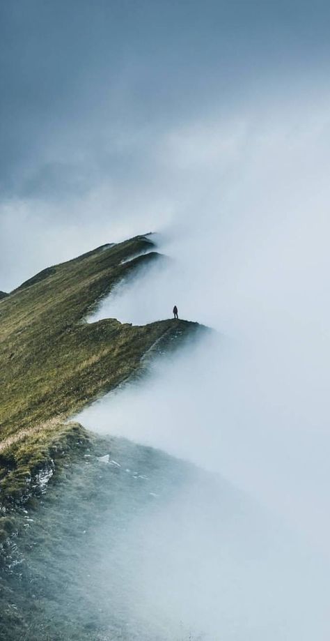 Pathetic Fallacy, Backgrounds Sunset, Mountains Images, Countryside Scenery, Mountain Clouds, Sunrise Mountain, Hand Phone, Instagram Challenge, Wallpaper Disney