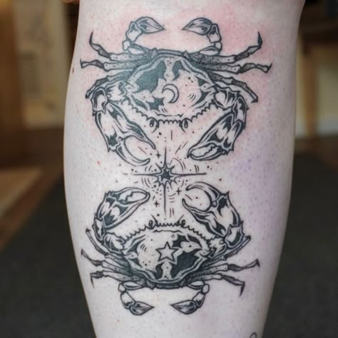 LOVE this crab piece . . . #yegtattoos #yegtattooartist #edmontontattoos #blackworktattoos #crabtattoo | Instagram Crab Tattoo Blackwork, Crab Knee Tattoo, Ghost Crab Tattoo, Traditional Crab Tattoo, Blue Crab Tattoo, Reef Tattoo, Crab Tattoos, Coral Tattoo, Tattoo Animals