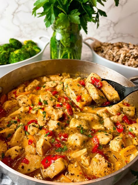 Skillet Chicken and Peppers Chicken With Bell Peppers And Onions, Chicken Red Pepper Recipe, Chicken Peppers And Onions, Chicken And Peppers, Stuffed Bell Peppers Chicken, Roasted Bell Peppers, Red Pepper Recipes, Chicken Peppers, Chicken Mashed Potatoes