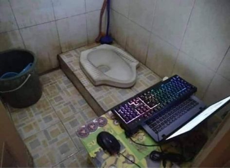 Gamer Meme, Cursed Image, Image Meme, Victoria House, Dumpster Diving, Image Memes, Gay Memes, Latest Funny Jokes, Gaming Room Setup