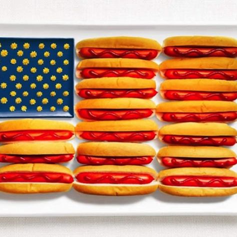 These 17 flags made of food will make you ravenously hungry Memorial Day Foods, Flag Food, National Flags, National Flag, Food Festival, International Recipes, Traditional Food, Food Design, Ketchup