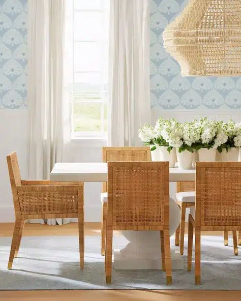 Modern Coastal Look for LESS! Serena & Lily Dupes (90 ideas) Dining Design, Timeless Kitchen, Expandable Dining Table, Serena And Lily, Bistro Chairs, Stunning Kitchens, Dining Room Inspiration, Serena & Lily, Balboa