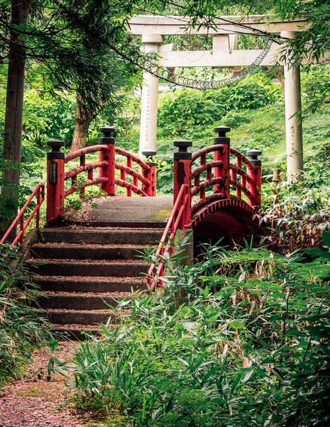 Utatsu Bridge . Japan Japanese Bridges, Pond Bridge, Minecraft Japanese, Beautiful Japanese Gardens, Japanese Bridge, Japanese Garden Landscape, Asian Garden, Japanese Warrior, Japan Tattoo