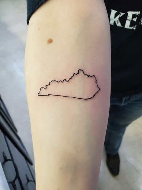 Kentucky. Tattoo. Outline. Kentucky Outline Tattoo, Kentucky Tattoos For Women, Kentucky Tattoo Ideas, State Outline Tattoo, Small Outline Tattoos, State Tattoo Ideas, Kentucky Tattoo, Kentucky Outline, Outdoor Tattoo