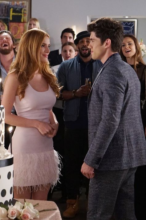 Tv Characters Outfits, Bella Throne, Famous In Love, Bridal Bachelorette Party, Celebrity Workout, Bella Thorne, Best Style, Film Aesthetic, Character Outfits