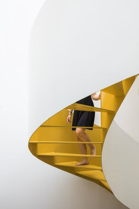 Staircase Handrail, Renovation Architecture, Interior Staircase, Escalier Design, Stairs Architecture, Stairway Design, Stair Handrail, Staircase Railings, Spiral Stairs