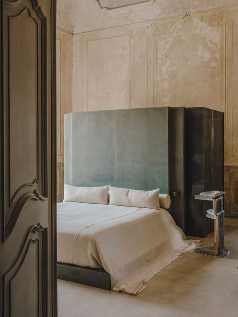 Vincenzo de Cotiis — Openhouse Magazine Vincenzo De Cotiis, Kelly Wearstler, Puglia, Bedroom Inspirations, In The Middle, Old And New, Bedroom Interior, The Middle, Interior Architecture