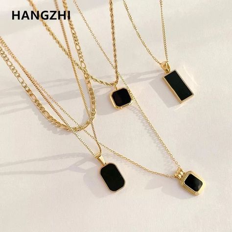 Logam Mulia, Fancy Jewellery Designs, Black Onyx Necklace, Jewelry Accessories Ideas, Onyx Necklace, Fancy Jewellery, Black Pendant, Jewelry Lookbook, Square Pendant