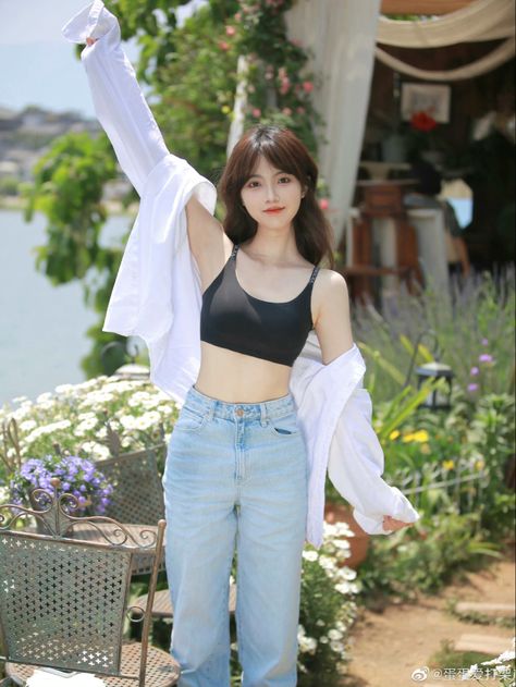 Pose Reference Korean Female, Korean Slim Body Reference, Japanese Crop Top, Uzzlang Model Photoshoot, Uzzlang Girl Body, Japanese Boyfriend, Female Pose Reference, Cute Korean Boys, China Girl