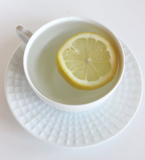 How To Debloat, Coconut Oil And Baking Soda, Hot Lemon Water, Lemon Health Benefits, Drinking Hot Water, Lemon Water Benefits, Lemon Chicken Recipe, Lemon Benefits, Bloated Belly