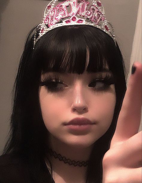 Uwu Girl, E Girl Makeup Grunge, Egirl Makeuo, Emo Girl Aesthetic, E Girl Hairstyles, Egirl Hair, Egirl Makeup Goth Tutorial, E Girl Makeup Aesthetic Dark, Makup Looks