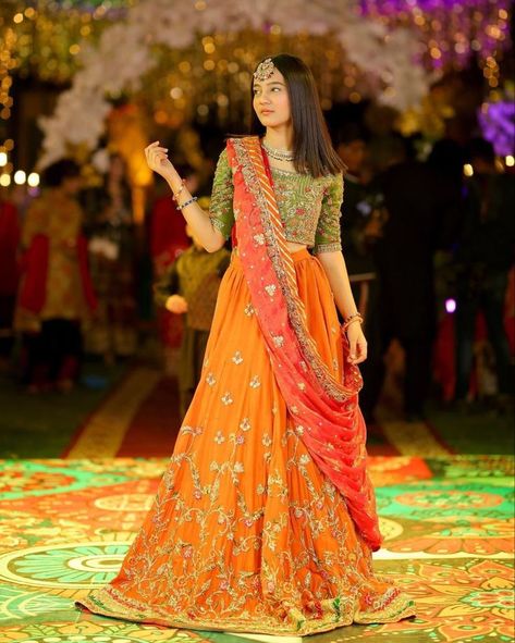 Simple Mehndi Dresses, Mehandi Dress, Mehndi Dresses, Function Dresses, Mehndi Dress, Shadi Dresses, Mehendi Outfits, Dresses Fancy, Latest Dress Design