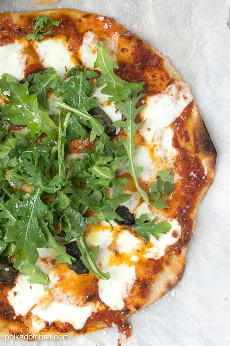 Recipe: Margherita Pizza with Arugula & Lemon Salad Arugula Pizza Recipes, Cottage Baking, Pizza With Arugula, Salad Pizza, Homemade Pizza Rolls, Arugula Pizza, Crunchwrap Supreme, Arugula Recipes, Lemon Salad