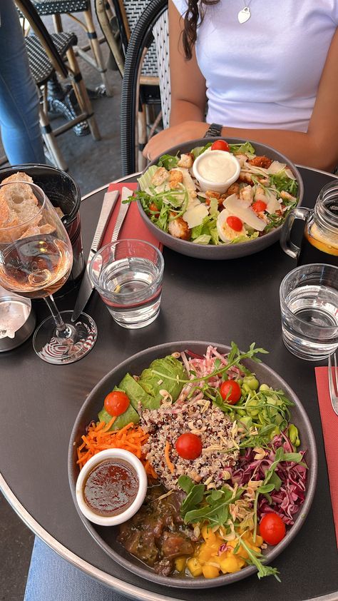 #Paris #lunch #summer #healthylunch Luxury Lunch Food, Luxury Eating, Lunch In Restaurant, Expensive Lunch, Parisian Lunch, Lunch Pictures, Luxury Lunch, Lunch Summer, Lunch Photos