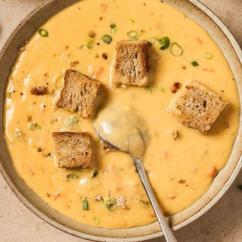 Wisconsin Beer Cheese Soup - Real Balanced Spicy Cheese Soup, Wisconsin Beer Cheese Soup, Beer Cheese Soup Recipes, Beer Cheese Dip Recipe, Beer Cheese Soup, Taco Soup Crock Pot, Beer Cheese Soups, New Dinner Ideas, Cheese Soup Recipes