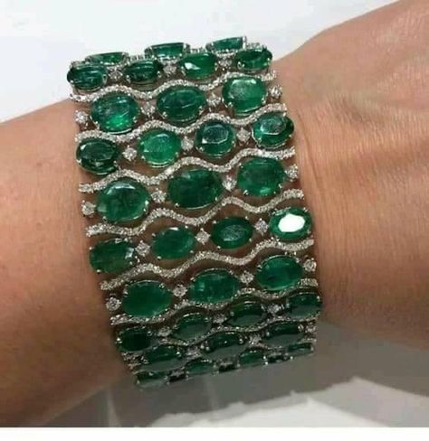 Emerald Bracelets, Emerald Bracelet, Gold Bracelets, Green Jewelry, Fabulous Jewelry, Emerald Jewelry, I Love Jewelry, Best Diamond, Gems Jewelry