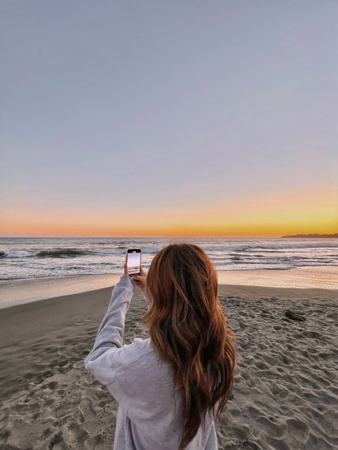 Brunette Hair Aesthetic, California Brunette Hair, California Brunette, Sunset Beach California, Photography Autumn, Uggs Outfit, Hair Aesthetic, Fall Wallpaper, Brunette Hair