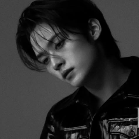 Mr. Heart, Lee Minho Stray Kids, Black And White Picture Wall, Dark Look, Kids Icon, Homeless Children, Black And White Pictures, Lee Min, Lee Min Ho