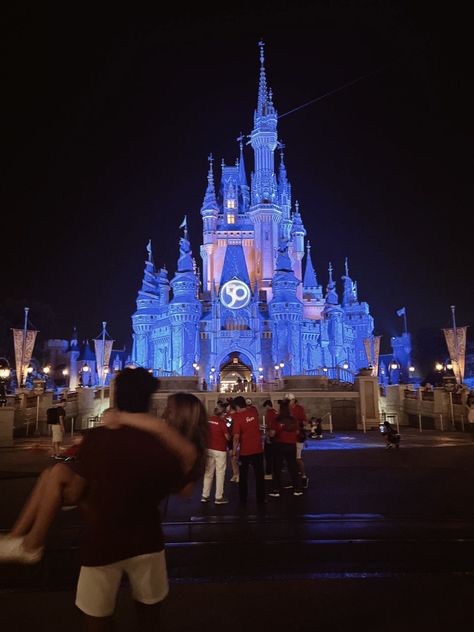 Disney Lover Aesthetic, Disney Trip With Boyfriend, Disneyland Picture Ideas Couples, Disney World Couple Aesthetic, Disney World Couple Photos, Couples Disney Photos, Disney Date Night Ideas, Couples At Disney World, Disneyland Date Aesthetic