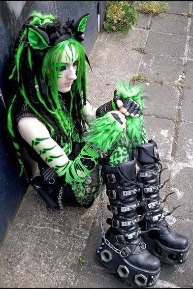 Cybergoth Fashion, Cybergoth Style, Goth Outfit, Goth Subculture, Cyberpunk Clothes, Arte Punk, Goth Look, It Bag, Cyberpunk Fashion