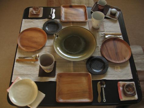 Japanese table setting Japan Table Setting, Japanese Table Setting Decor, Japanese Dishware, Japanese Table Setting, Earth Kitchen, Dinner Party Table Settings, Japanese Dinner, Noodle House, Dark Wood Table