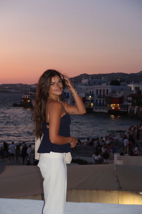 Steph Bohrer, Greece Pictures, Greece Outfit, Celebrity Makeup Looks, Europe Outfits, Beach Pictures Poses, Body Balance, Meal Recipes, Best Photo Poses