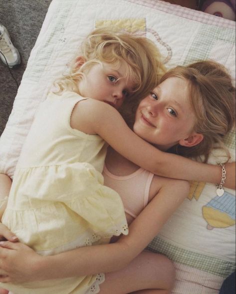 Fanning Sisters, Celebrity Siblings, Dakota And Elle Fanning, Dakota Fanning, Lewis Carroll, Baby Sister, Sister Love, Elle Fanning, Famous Faces