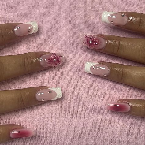 aura & 3d gel 🌸 - - - #gelx #apresgelx #gelextensions Gold Aura Nails, 3d Gel Nail Art, Aura Nails, Gel Extensions, Gel Designs, April 20, 3d Nail Art, Gel Nail Art, 3d Nails