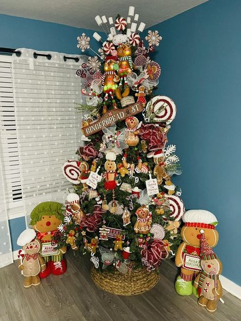 Gingerbread Tree, Gingerbread Christmas Tree, Texas Christmas, Gingerbread Ornaments, Christmas Themes Decorations, Christmas Lovers, Gingerbread Christmas, Cuisine Recipes, Center Pieces