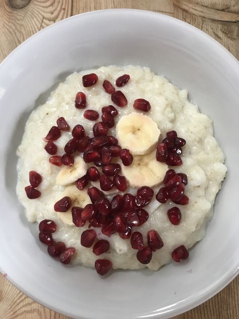 Rice porridge with bananas and pomegranate Rice Flakes, Rice Porridge, Bananas, Pomegranate, Oatmeal, Rice