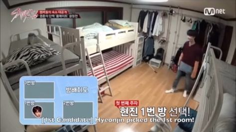 Skz Dorm, Dream Lifestyle, Bunk Beds, Stray Kids, Boy Groups, Anime Guys, Apartment, House Design, Bedroom