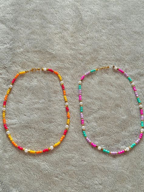 Preppy Necklaces Beaded, Seed Beads Ideas, Seed Bead Necklaces, Hip Jewelry, Diy Jewelry Set, Trendy Jewellery, Braided Bracelet Diy, Preppy Bracelets, Bracelet Inspo