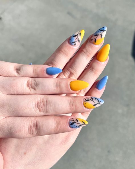 Nail Art Botanical, Blue And Yellow Nail Art Designs, Nail Designs Yellow And Blue, Blue And Yellow Nail Designs, Blue And Yellow Nail Art, Mustard Yellow And Blue Nails, Yellow Blue Nails, Yellow And Blue Nails Designs, Navy And Yellow Nails