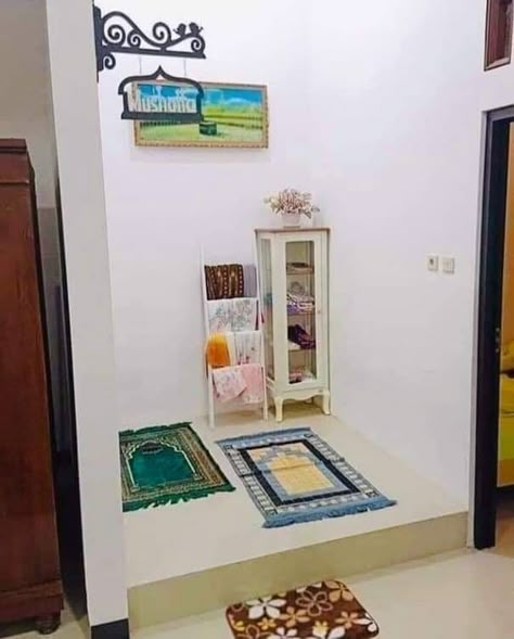 Living Room Design Diy, Muslim Prayer Room Ideas, Prayer Room Ideas, Prayer Corner, Country House Design, Interior Luxury, Muslim Prayer, Tiny House Interior, Prayer Room