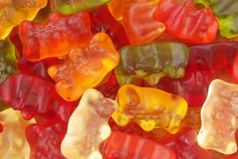 Gummy bears are a candy dating back to the early 1900s. According to the National Confectioners Association, Hans Riegel first made the chewy candy in his native Germany. U.S. teenagers learned about the candy through their German classes, and the candy gained popularity in the United States. Making Gummy Bears, Slush Puppy, Chewy Candy, Natural Health Tips, Super Healthy Recipes, Science Experiments Kids, Sugar Art, Freeze Drying, Natural Herbs