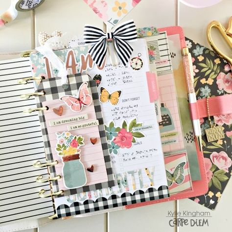 March Carpe Diem Planner set up. Planner Sections Ideas, Planner Pockets Diy, March Planner Layout, Carpe Diem Planner Ideas, Carpe Diem Planner, Planner Vintage, Happy Planner Botanical Layout, Print Planner, Creative Planner