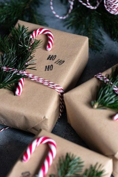 Christmas Gift Wrapping Diy, Xmas Gift Wrap, Christmas Gift Packaging, Gift Wrapping Techniques, Gift Wrapping Inspiration, Gifts Wrapping Diy, Unique Gift Wrapping, Creative Gift Wrapping, Christmas Mood