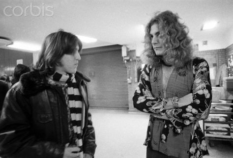 Cameron Crowe with Robert Plant of Led Zeppelin #RobertPlant #CameronCrowe #LedZeppelin #LedZep #Zep Famous Groupies, Jimmy Page And Robert Plant, Cameron Crowe, Robert Plant Led Zeppelin, Classic Blues, Houses Of The Holy, Elevator Music, John Bonham, Led Zep