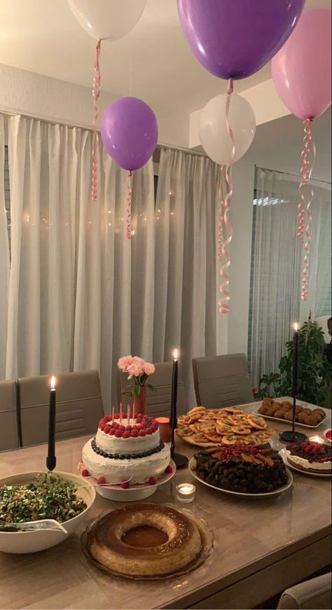 Happy Birthday Food Ideas, Birthday Table Aesthetic, Small Birthday Party Ideas At Home, Pergola Decor Ideas, Aesthetic Dinner Table, Dinner Table Aesthetic, Floral Arrangements Fall, Wallpaper Iphone Fall, Witchy Room Aesthetic