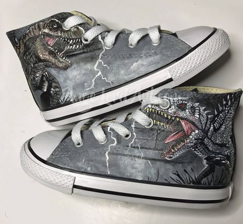 Jurassic Park Shoes, Dinosaur Stuff, Cool Trainers, Painted Converse, Jurassic Park Party, Jurrasic Park, Painted Canvas Shoes, Painted Sneakers, Jurassic World Dinosaurs