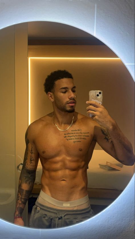 Fine Men With Tattoos, Male Fitness Photography, Muscular Guy, Men Skin Care Routine, Light Skin Men, Dark Skin Boys, Dark Skin Men, Aesthetic Men, Pelo Afro