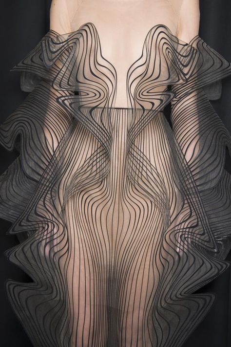 Inspiration I Ariadne Nicoloudis I Ariadne Nicoloudis Iris Van Herpen 3d Printing, Iris Van Herpen, Gareth Pugh, Project Runway, Victoria Secret Fashion, Couture Runway, Victoria Dress, Textiles Fashion, Fall 2017